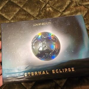 Lunar beauty Eternal Eclipse